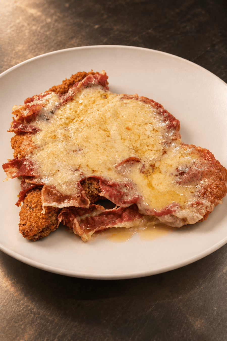 Dove mangiare la cotoletta alla bolognese in centro a Bologna: la versione di Parlor